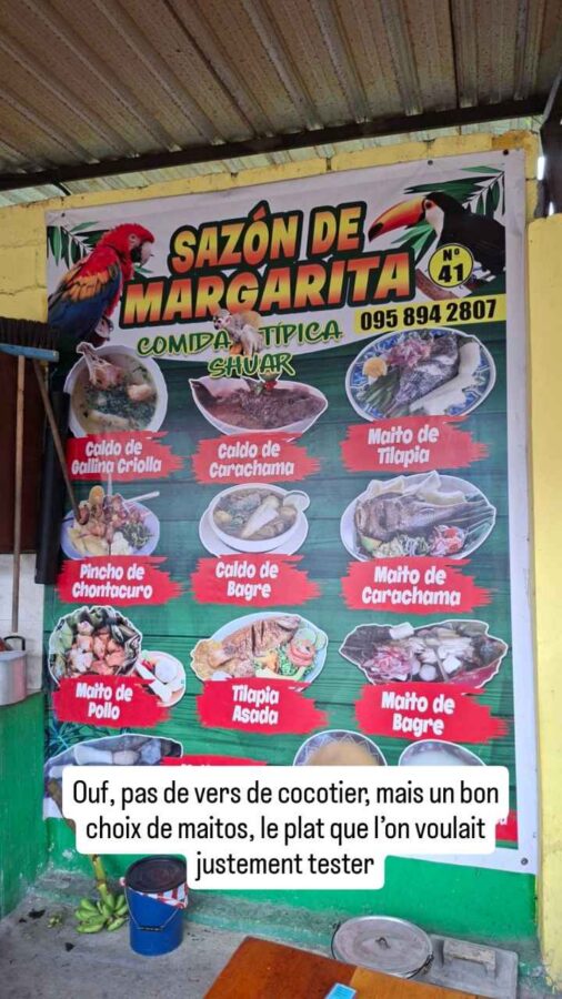 marché de Puyo, Équateur : affiche d'un petit restaurant