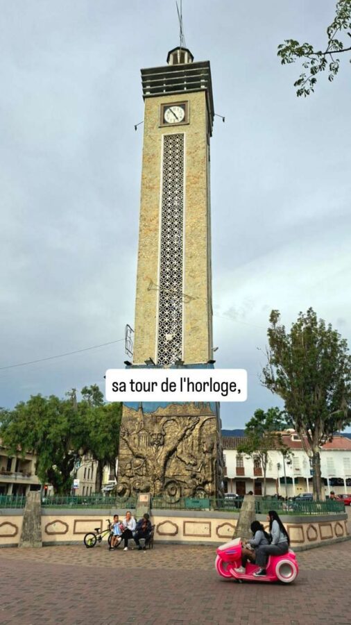 Loja, Équateur : architecture coloniale, tour de l'horloge