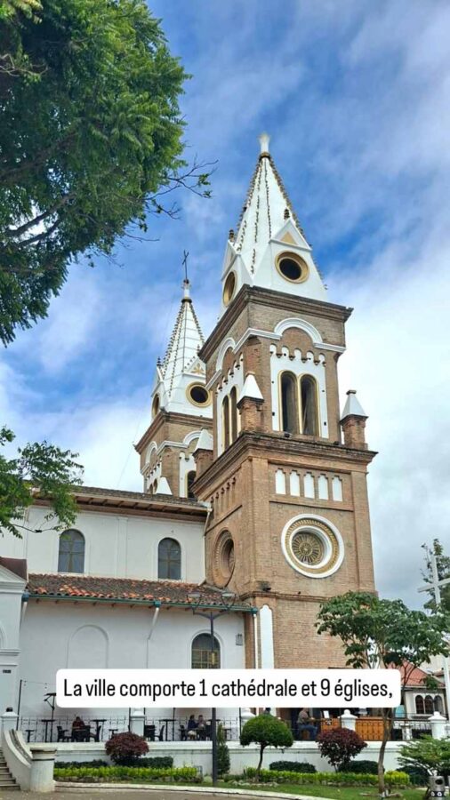 Loja, Équateur : extérieur d'une église