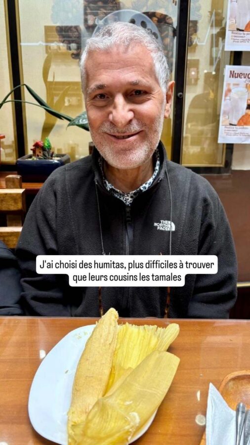 Loja, Équateur : Jean-Michel devant des humitas