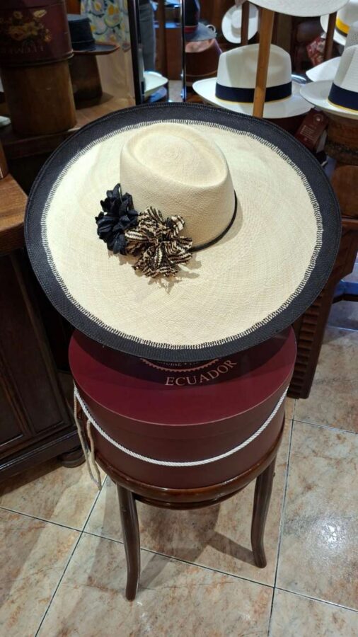 Cuenca, Équateur : fabrique des chapeaux Panamas