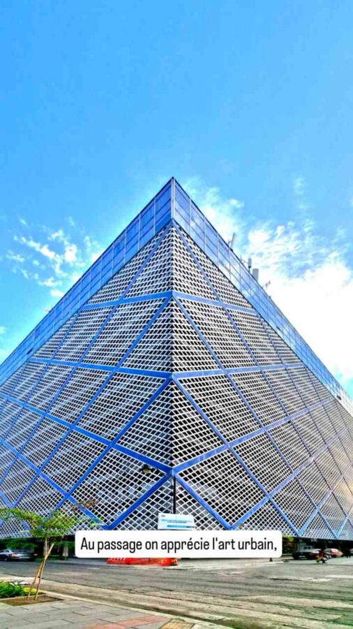 Guayaquil, Équateur : façade moderne