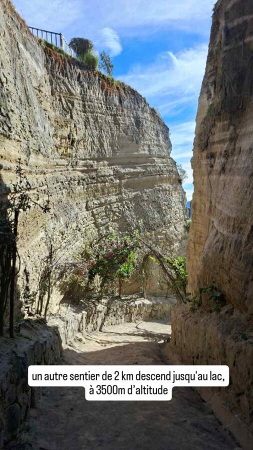 Lagune du Quilotoa, Équateur : sentier qui descend au lac