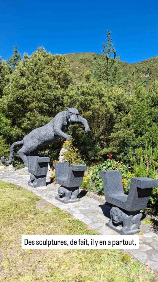 Museo Templo del Sol, Quito, Équateur : sculptures dans les jardins