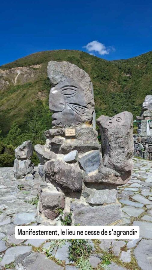 Museo Templo del Sol, Quito, Équateur : sculptures dans les jardins