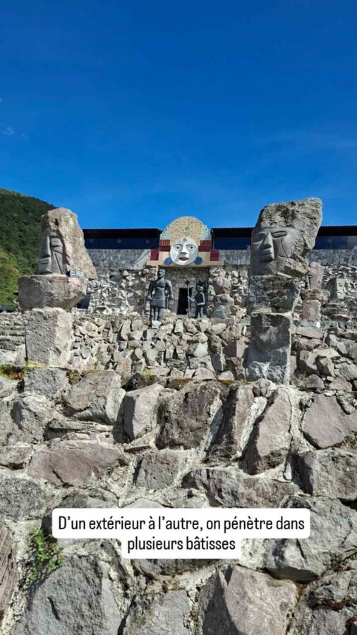 Museo Templo del Sol, Quito, Équateur : sculptures dans les jardins