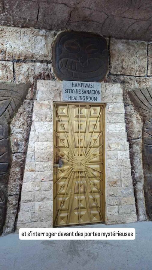 Museo Templo del Sol, Quito, Équateur : porte mystérieuse