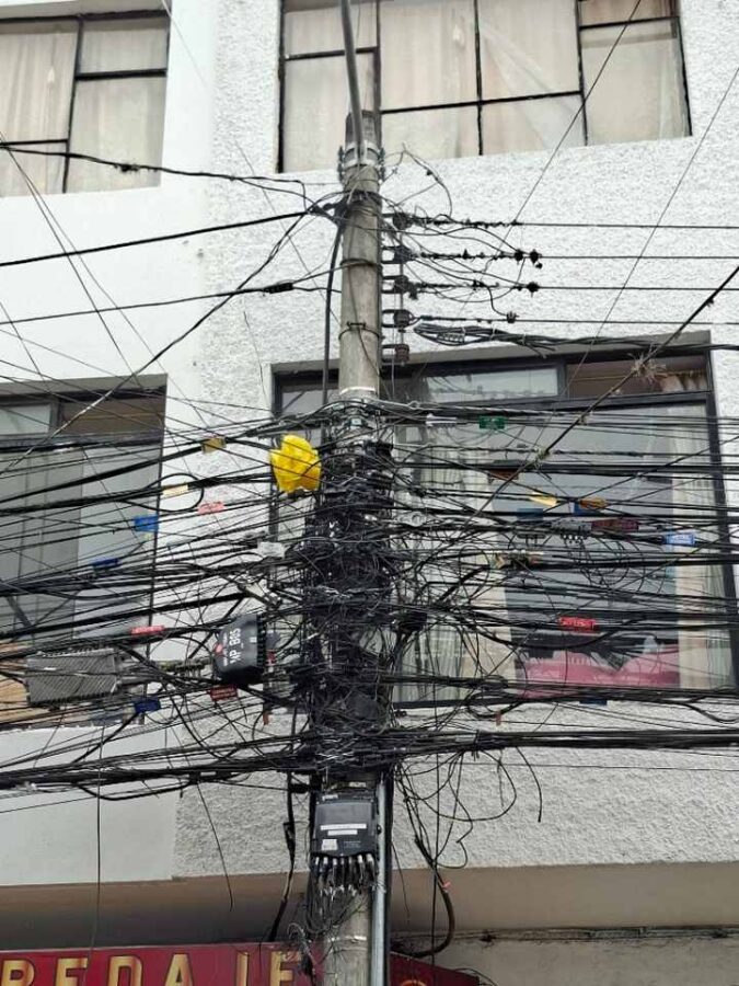 Réseau électrique et téléphonique équatorien : un véritable embrouillamini
