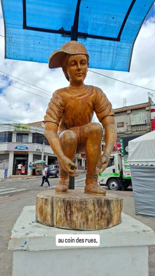 San Antonio de Ibarra, Équateur : sculpture sur bois