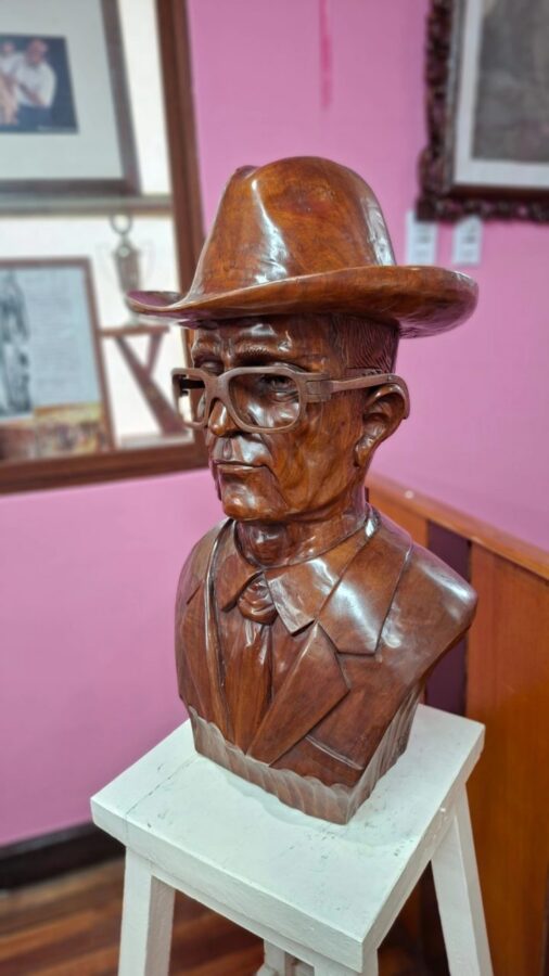 San Antonio de Ibarra, Équateur : galerie du sculpteur Luis Potosi