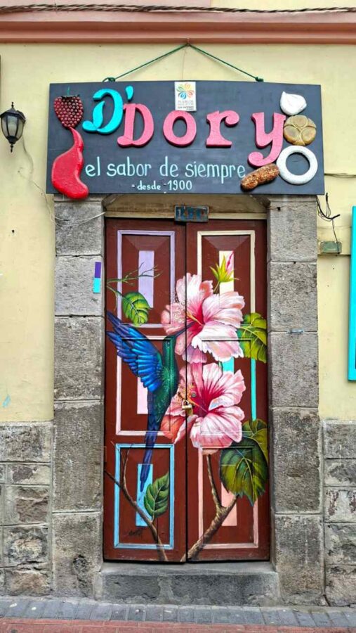 San Antonio de Ibarra, Équateur : fresque murale sur une porte