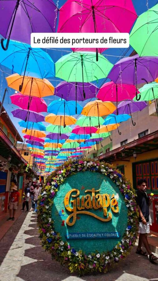 Silleteros, porteurs de fleurs, Guatapé, Medellin, Colombie