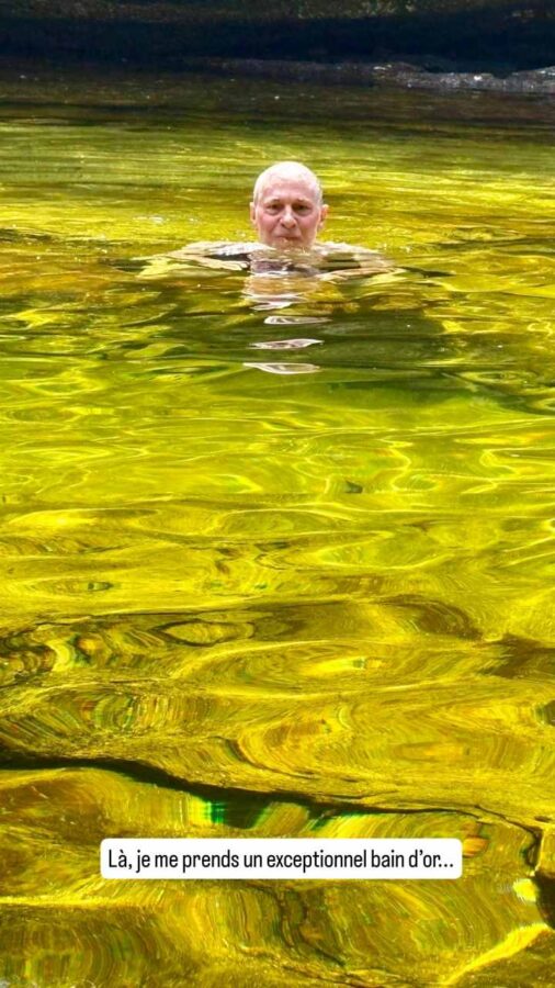 Caño Cristales, la rivière aux 5 couleurs, La Macarena, Colombie, bain en eau jaune d'or